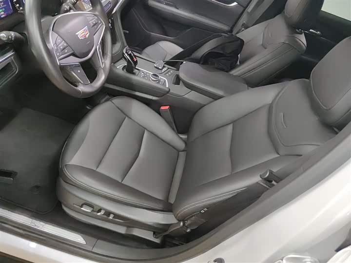 Фото 15 - Cadillac XT5