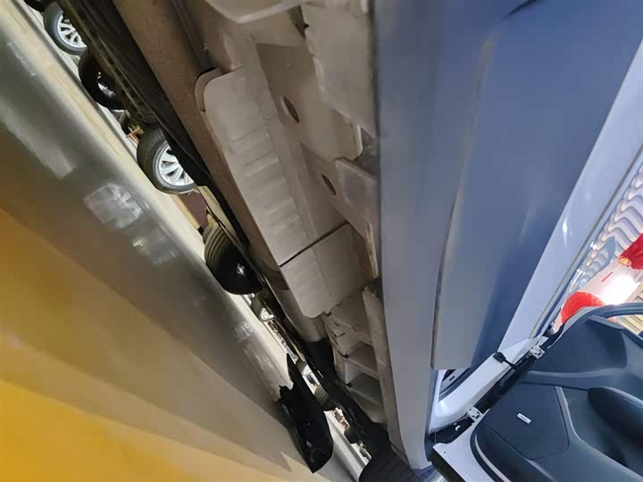 Фото 21 - Cadillac XT5