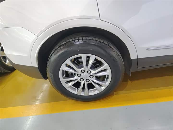 Фото 26 - Cadillac XT5