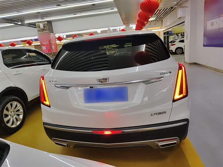Фото 6 - Cadillac XT5