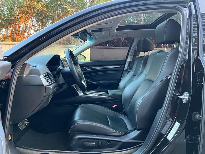 Фото 13 - Honda Accord