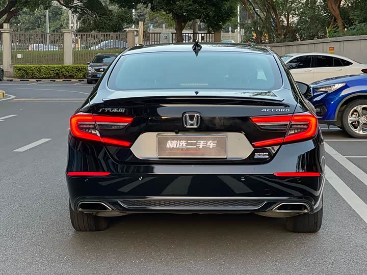 Фото 16 - Honda Accord