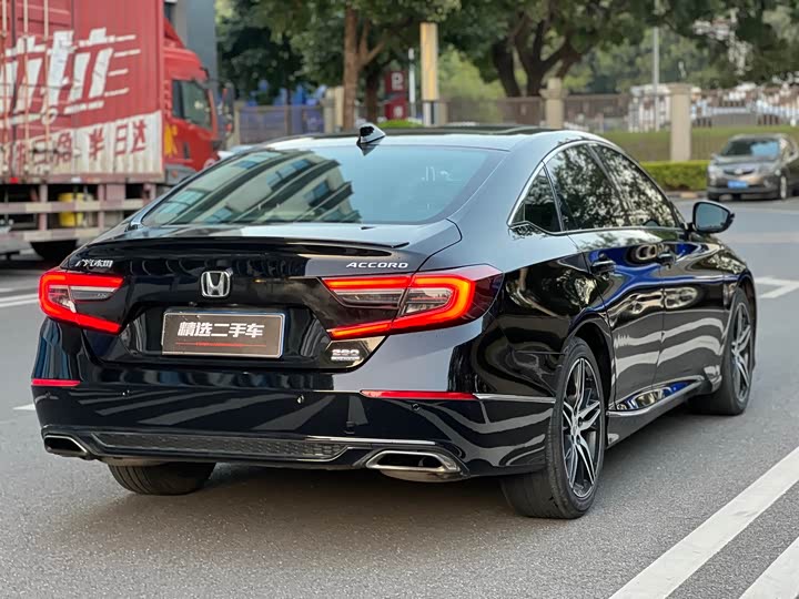 Фото 17 - Honda Accord