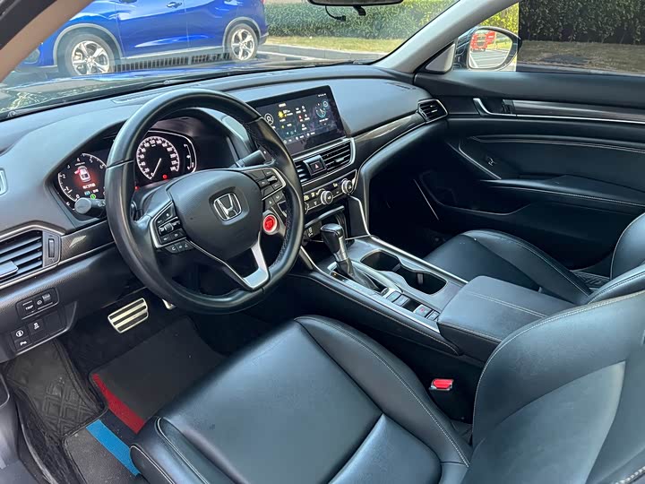 Фото 4 - Honda Accord