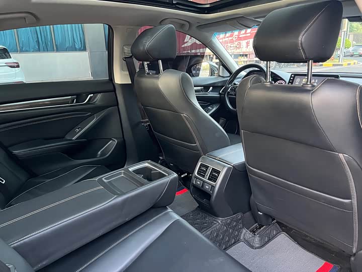 Фото 9 - Honda Accord