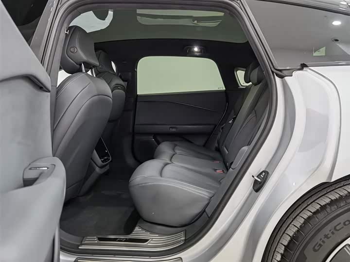 Фото 15 - XPeng F57