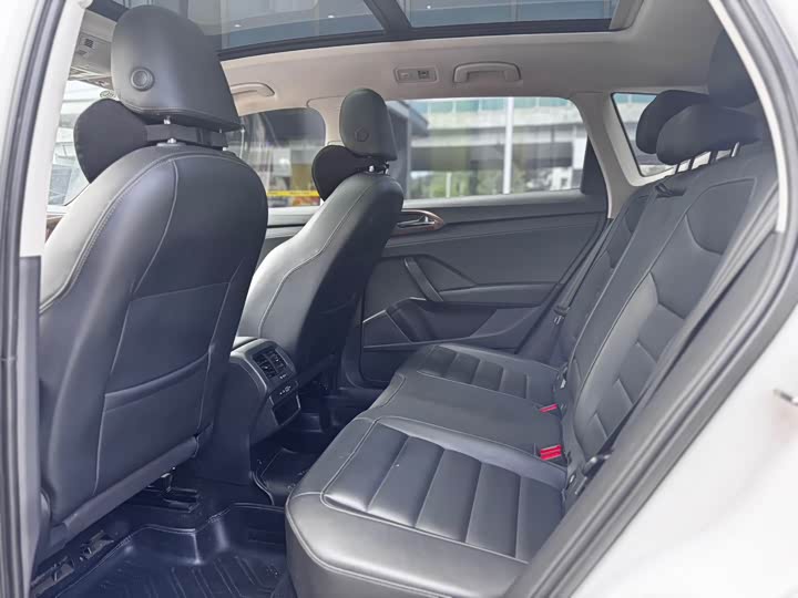 Фото 4 - Volkswagen Tharu