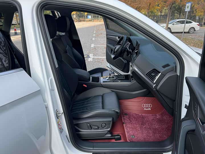 Фото 10 - Audi Q5L