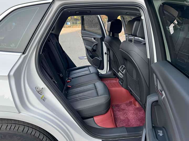 Фото 11 - Audi Q5L