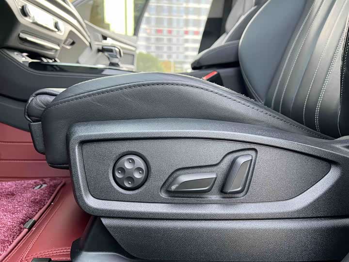 Фото 17 - Audi Q5L