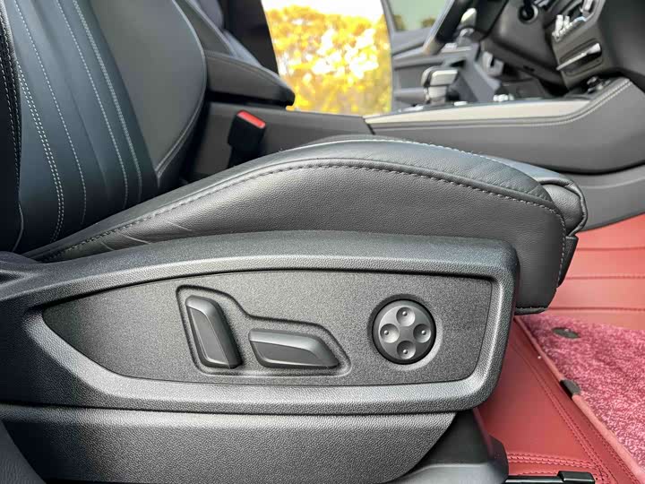 Фото 18 - Audi Q5L