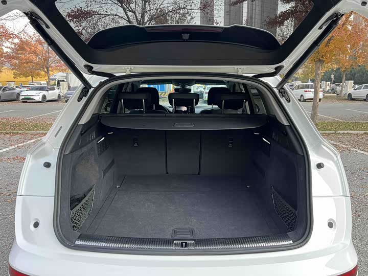 Фото 23 - Audi Q5L