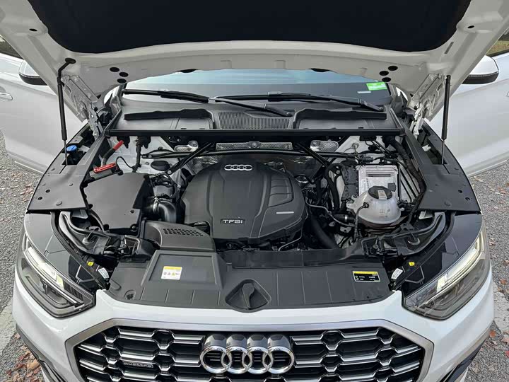 Фото 24 - Audi Q5L