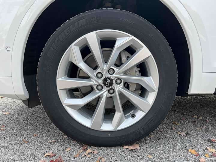 Фото 25 - Audi Q5L