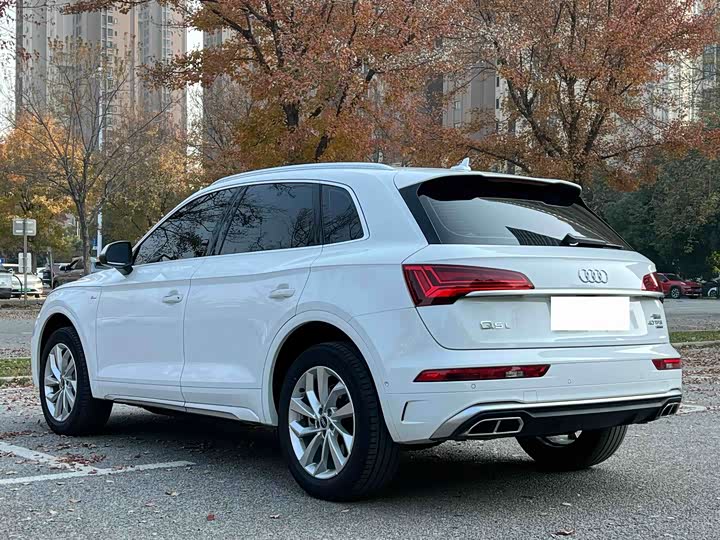 Фото 7 - Audi Q5L