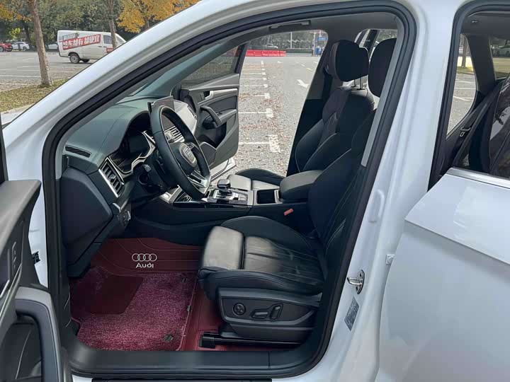 Фото 8 - Audi Q5L