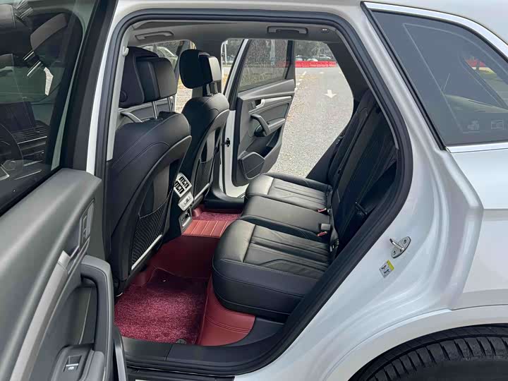 Фото 9 - Audi Q5L