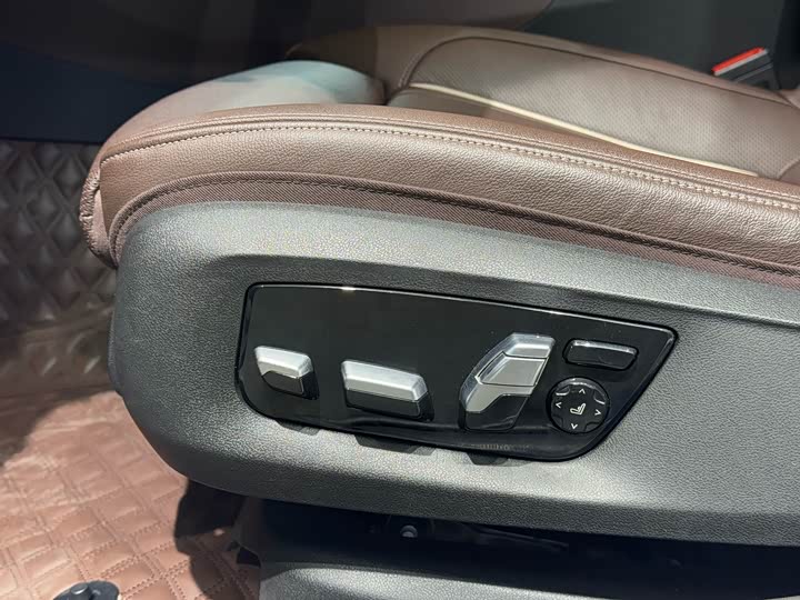 Фото 19 - BMW 5 Series