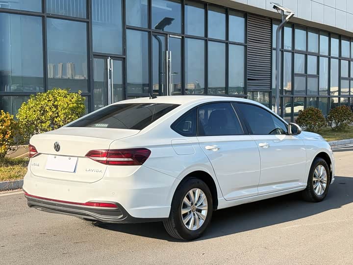 Фото 8 - Volkswagen Lavida