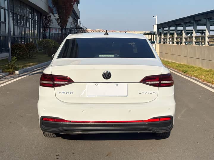 Фото 9 - Volkswagen Lavida