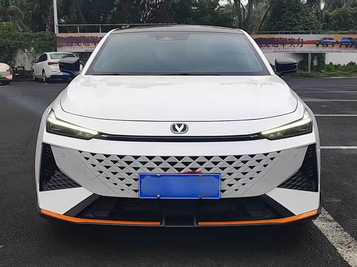 Фото 2 - Changan UNI-V