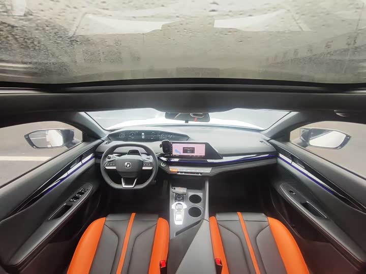 Фото 8 - Changan UNI-V