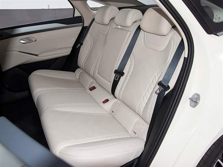 Фото 16 - BYD Qin L