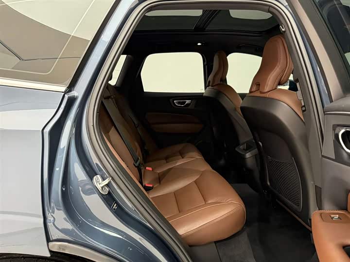 Фото 21 - Volvo XC60