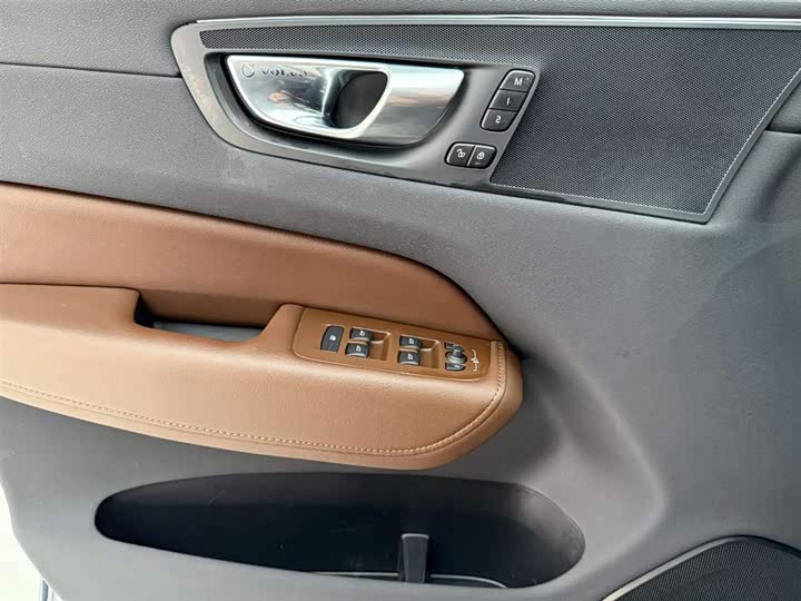 Фото 22 - Volvo XC60