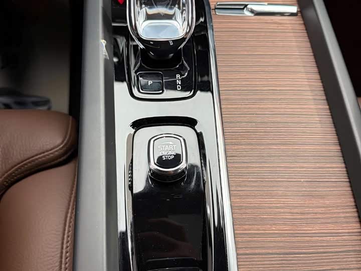 Фото 24 - Volvo XC60