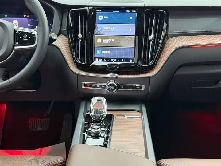 Фото 26 - Volvo XC60