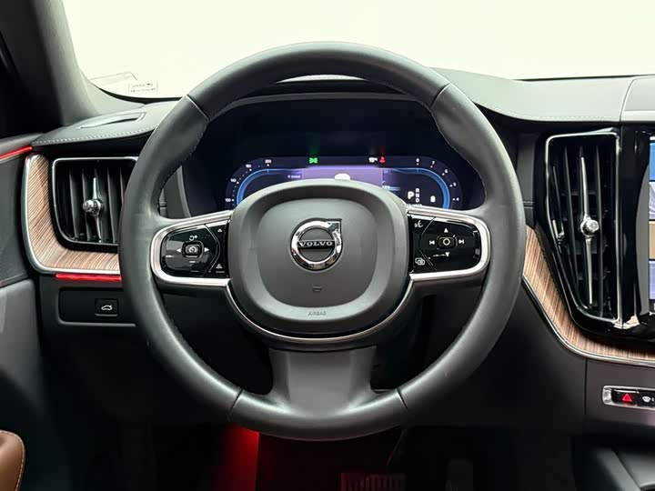 Фото 27 - Volvo XC60