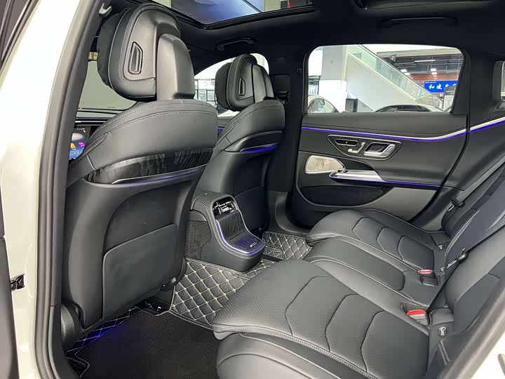 Фото 23 - Mercedes-Benz E-Class