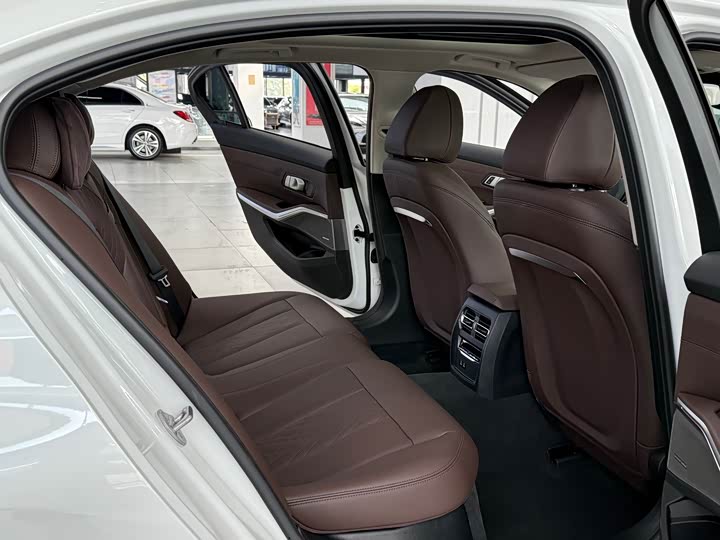 Фото 10 - BMW 3 Series