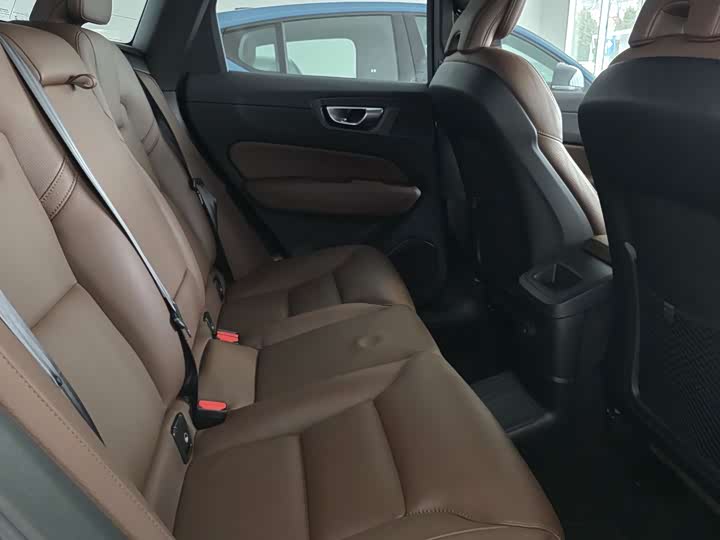 Фото 10 - Volvo XC60 Hybrid