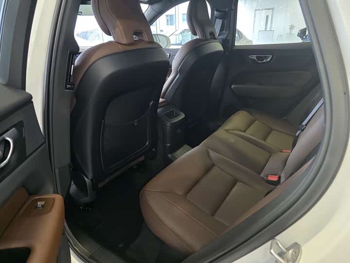 Фото 12 - Volvo XC60 Hybrid