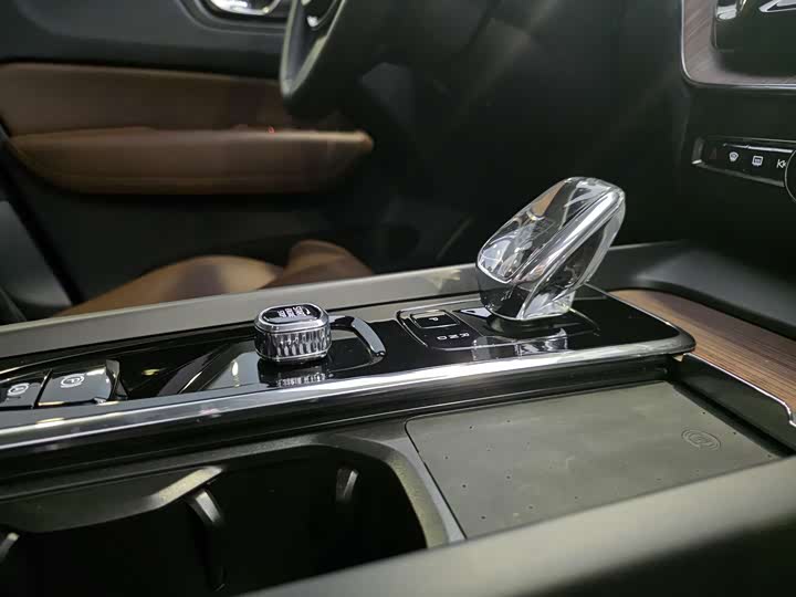 Фото 15 - Volvo XC60 Hybrid