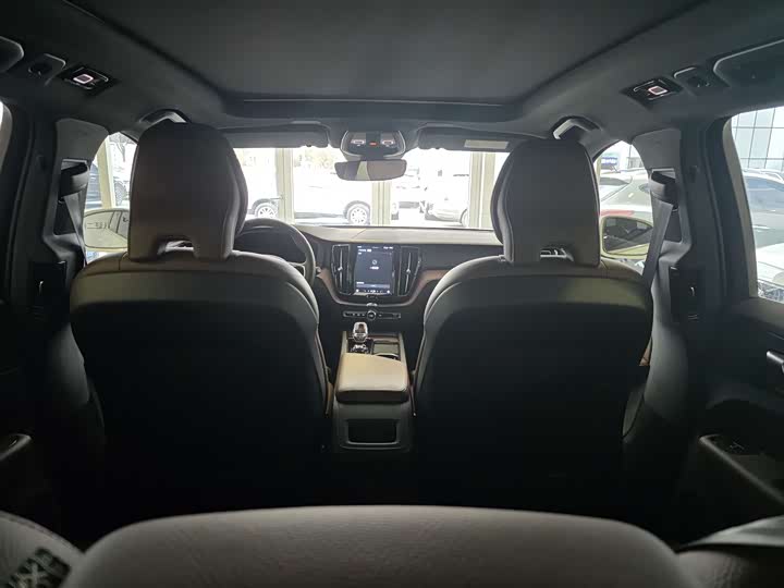 Фото 9 - Volvo XC60 Hybrid