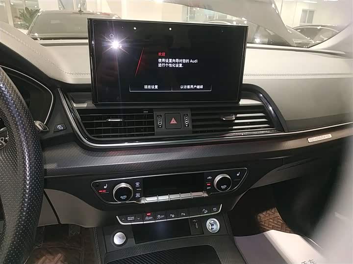 Фото 13 - Audi Q5L