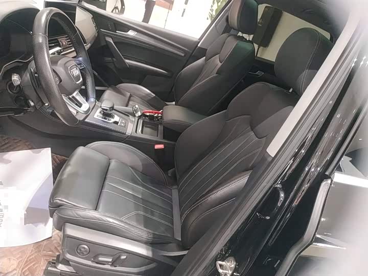 Фото 15 - Audi Q5L