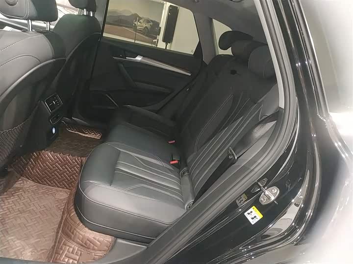 Фото 17 - Audi Q5L