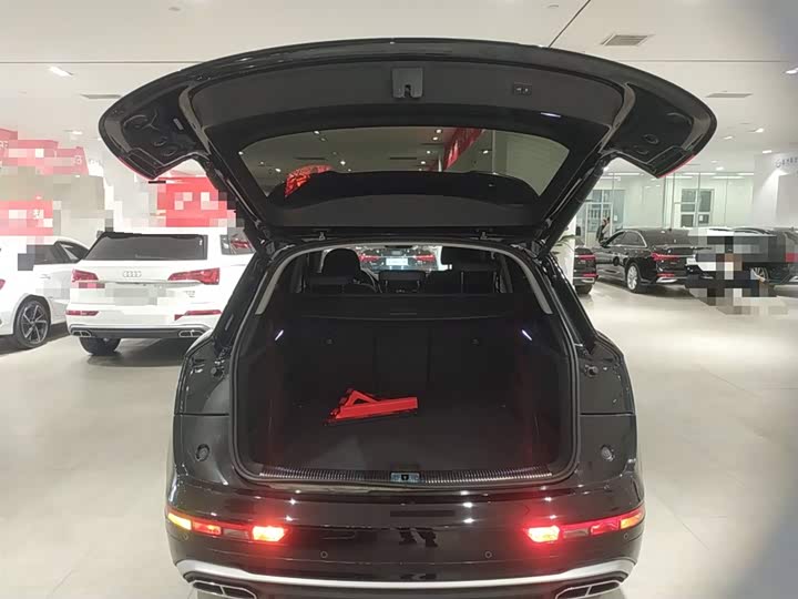 Фото 19 - Audi Q5L