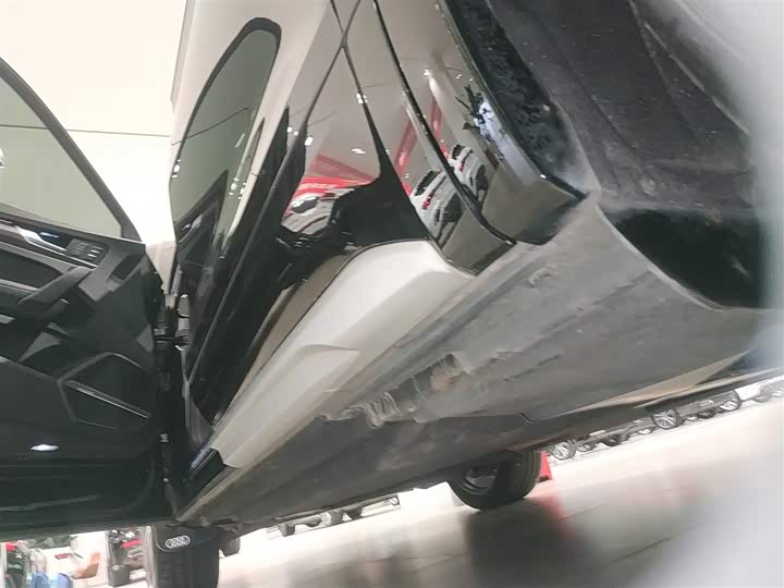 Фото 22 - Audi Q5L