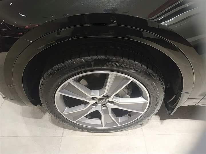 Фото 23 - Audi Q5L