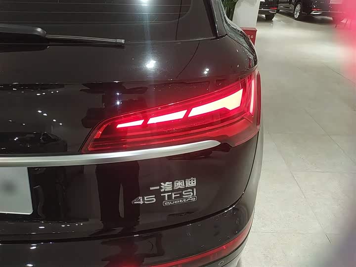 Фото 8 - Audi Q5L