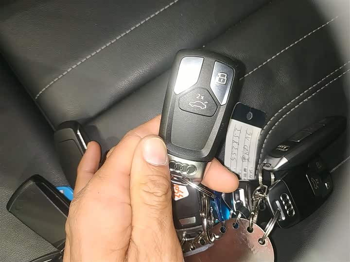 Фото 9 - Audi Q5L