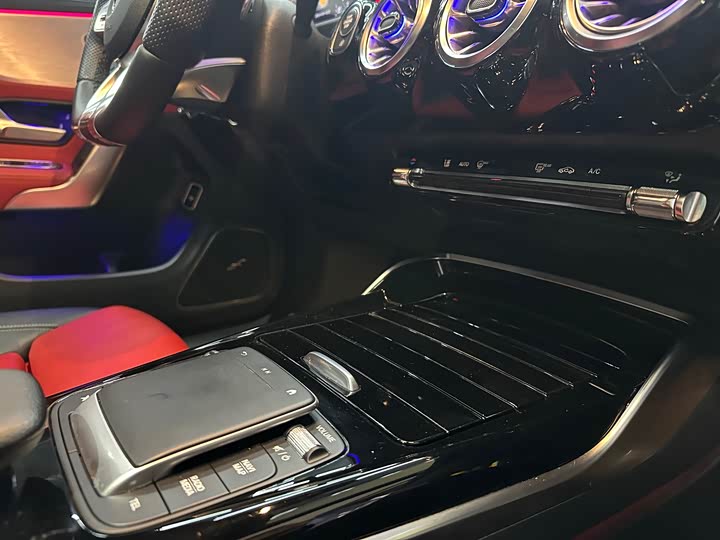 Фото 12 - Mercedes-Benz CLA-Class AMG