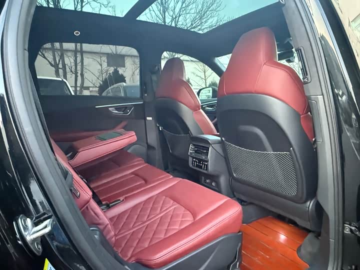 Фото 8 - Audi SQ7