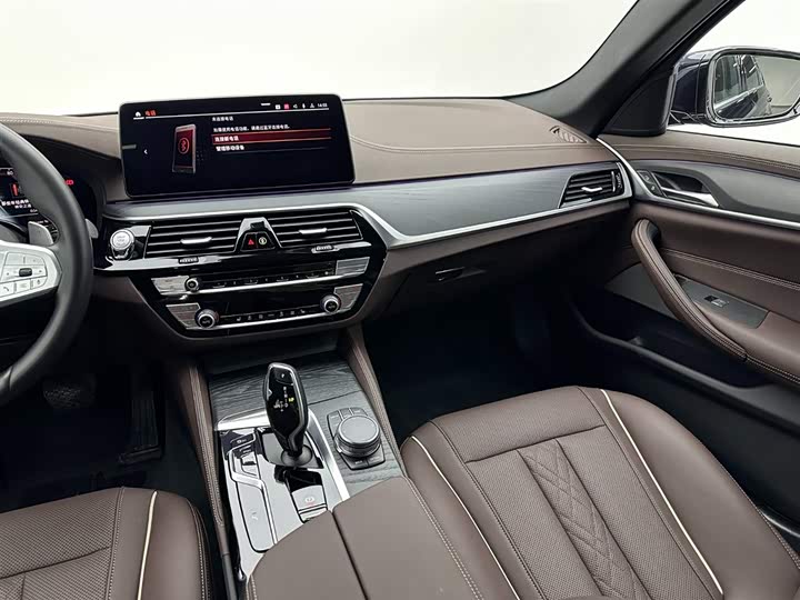 Фото 15 - BMW 5 Series