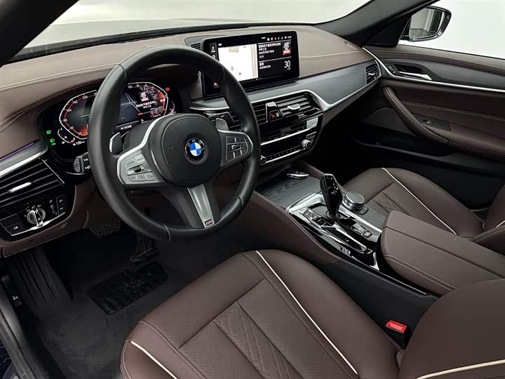 Фото 16 - BMW 5 Series